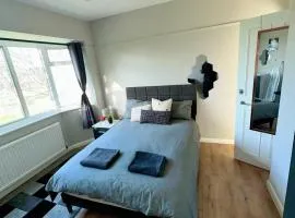 Smart and Chic 2 bed Apartment