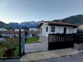 Mirando a los Picos de Europa, hotel in Potes