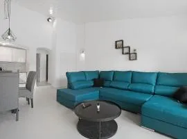 Poolside Villa Sereno