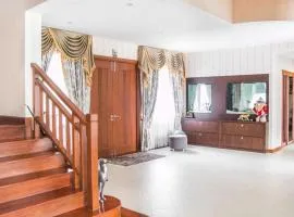 5 bedrooms Villa in Laguna village