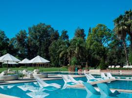 Sheraton Pilar Hotel & Convention Center, hotel u gradu 'Pilar'