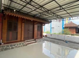 Guest House Brahu, hotel v destinaci Trowulan