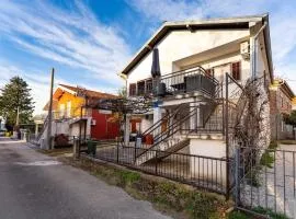 Lovely Apartment In Gornji Karin