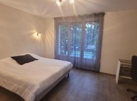 BEL appartement T5 NEUF avec 4 chambres、タルブのホテル
