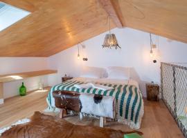 Ribeira d'ilhas Shelter, hotel v destinaci Santo Isidoro