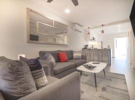 Modern Stadium Bungalow, готель у місті Пуерто-Вальярта