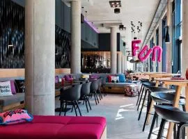 MOXY ウィーン エアポート、シュヴェヒャートのファミリーホテル