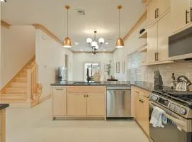 Urban Plaza Luxe 1-Family- Steps away from Plaza District