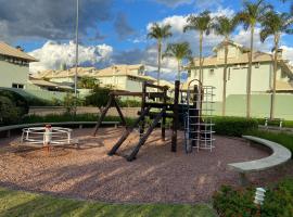 Linda casa em condomínio, hotel i São Leopoldo