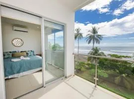 Beautiful Beachfront Condo, Amazing Pool