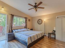 NARVAEZ MASTER room private entry and bathroom, hotel sa Campbell