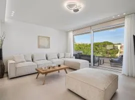 Renia Suite, Near The Sea