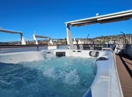 Sea Diva - luxury boathouse, hotel de golf en Portorož