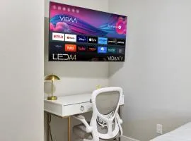 Elegant Two Bedroom Apartment with Free Parking and Plush Beds