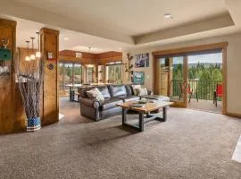 Cowboy Inspired 2BR with Panoramic Views and Hot Tub