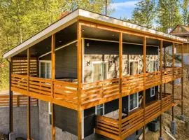 Luxury Modern Gatlinburg Cabin Hot Tub and Sauna