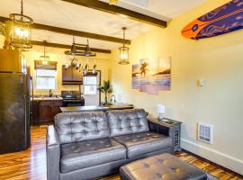 Electric Fireplace: Central Coeur d'Alene Studio!, hotel a Coeur d'Alene