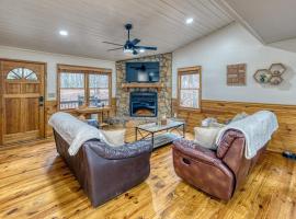 Cozy Cabin With Hot Tub, Grill, Fire Pit & Game Room, hotel v destinaci Blue Ridge