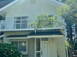 Whole house rental 天然温泉付きコテージRAI駐車場付き黒川温泉街まで車で5分, hotel in Minamioguni