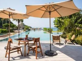 Luxury Beachfront Stay - 5 Pools!