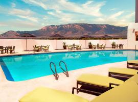 Sheraton Albuquerque Airport Hotel, hotel s parkiri&scaron;čem v mestu Albuquerque
