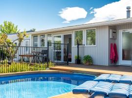 Studio Twenty5, Unique Poolside Retreat Near Nelson, apartment in Richmond