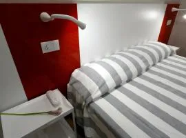 Hotel Aurea、リミニにあるフェデリコ・フェリーニ国際空港 - RMIの周辺ホテル