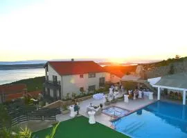 Villa Kalmar - Heated pool and spectacular sea view