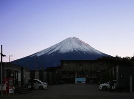 Mt Fuji Glamping TOURIST VILLA Kawaguchiko、富士河口湖町のホテル