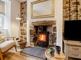 Ty Fin Cottage with Hot Tub, hotel with hot tubs in Llanbedrog