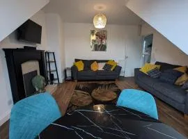 Lovely 2 Bedroom Apartment in Central Location