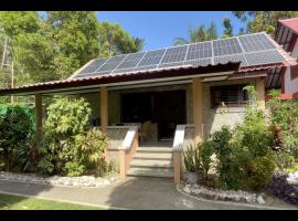 Haus am Strand KLIMAANLAGE INKLUSIVE Sibuyan Island nahe Cresta de Gallo - Marevic's Guesthouse 1, βίλα σε San Fernando