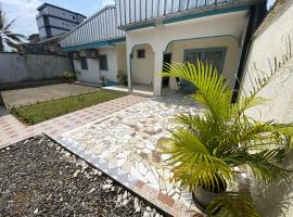 La-Villa-m Douala, hotel com estacionamento em Douala