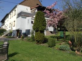 Haus Weiherfeld, hotel v destinaci Tholey