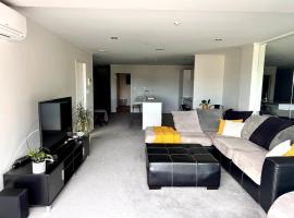 Central Apartment with Pool, Sauna & Small Gym, hotel v destinaci Whakatane
