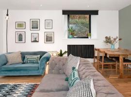 Pinewood Lodge，South Brent的木屋