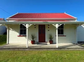 Creed Cottage - Luxury stay in Whitianga CBD