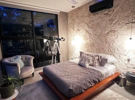 Tulum jungle penthouse, hotel in Chemuyil