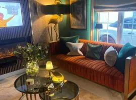 2 Bed Cosy Cottage - Central Bawtry - High End Furnishings