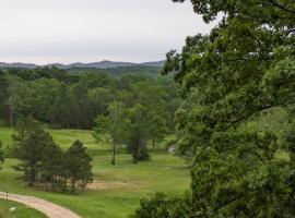 Ouachita Campground at Edendell, tapak glamping di Oden