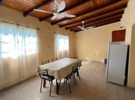 Casa para 10 personas a 6 cuadras de la playa principal