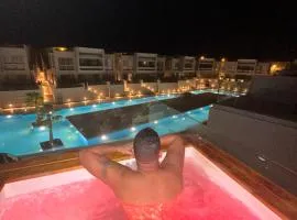 Lovely 1 Bedroom with private heated Jacuzzi at Sholan El Gouna