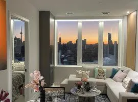 Deluxe Penthouse Two Bedrooms Suites Skyline CN Tower Lakeview DT Toronto
