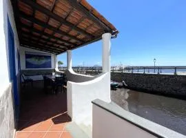Casa Segreto, sul porto di Santa Marina Salina