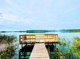 Zielony Zakątek - Apartamenty nad Jeziorem Ostrowo, hotel a Troszyn