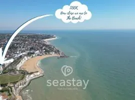 Eva's Sea View 2 Bed 2 Bath Parking