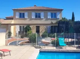 villa classée 4 étoiles avec piscine et boulodrome