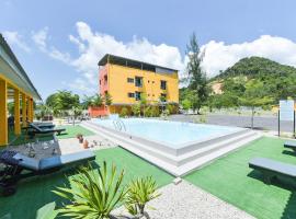 Mersing Pelangi Beach Resort, hotel di Mersing