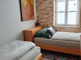 Gemütliches 2 Bettzimmer mit Gemeinschaftsbad und kleiner Küche