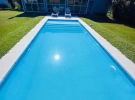 Quincho El Solar, hotel u gradu Korjentes